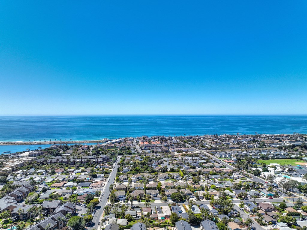 Elan Beachpointe Carlsbad Apartments, 1000 Chinquapin Ave, Carlsbad, CA